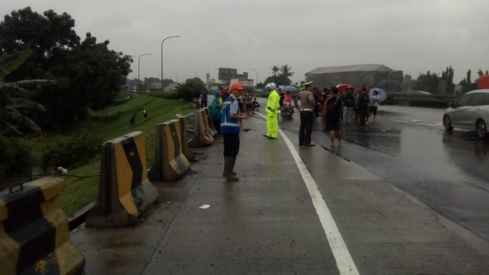 Warga dekat Gerbang Tol Bitung kebanjiran