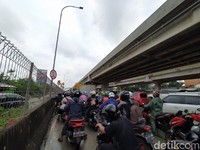Parkir Pinggir Jalan Mobil Dikandangi sampai Nasib Trek Formula E