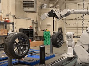 Ganti Ban Cepat Cuma Hitungan Menit, Serahkan pada Robot Ini