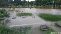 Banjir yang menggenang kawasan tersebut sudah terjadi sejak Senin (24/2) malam.