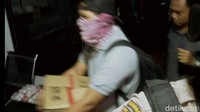 KPK lalu memasukkan Nurhadi, Rezky, dan Hiendra ke daftar pencarian orang (DPO). Keberadaan ketiga buron KPK itu hingga kini belum diketahui.