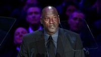 Di mata Michael Jordan, Kobe Bryant adalah sosok yang penuh rivalitas tapi juga menyenangkan sebagai teman, sekaligus juga ayah dan suami yang penyayang buat keluarganya. (Foto: Kevork Djansezian/Getty Images)