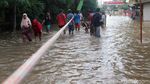 Banjir Tak Juga Surut, Warga Ciledug Indah 1 Mengungsi