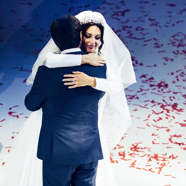 Today is the birthday of the most important man in my life - my dad! I am glad that I have such a wonderful father who can be called a sample of a true real man, husband, father, and now, thanks to me, and grandfather, tulis Oksana di Instagram. Foto: Dok. Instagram