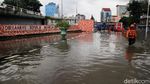 Damkar Sedot Banjir di Grogol