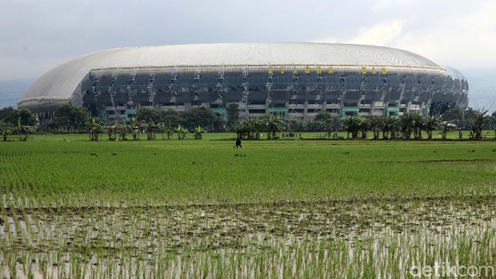 Dinas Tata Ruang (Distaru) Kota Bandung, telah mengajukan pengkajian kembali Stadion GBLA. Nantinya stadion ini akan menjadi kandang bagi Persib Bandung.