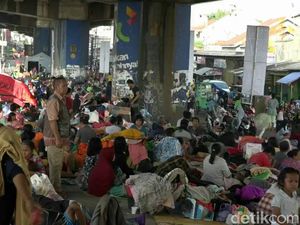 Banjir di Subang, Sudah 3 Hari Warga Mengungsi di Bawah Jembatan