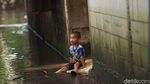 Para Pengungsi Banjir Ini Tinggal di Dalam Kontainer