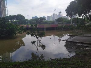 Sudah 27 Jam, Banjir Underpass Kemayoran Belum Surut Ketinggian 2,5 Meter