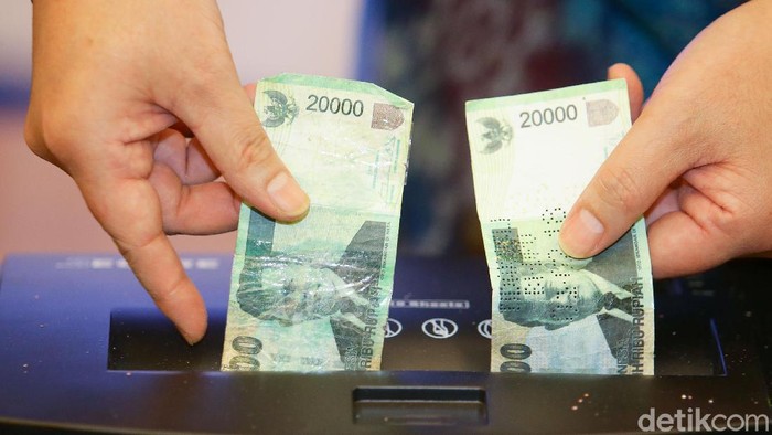 Bank Indonesia (BI) dan Bareskrim Polri hari ini memusnahkan 50.087 lembar uang rupiah palsu di kantor BI, Jakarta Pusat, Rabu (26/2).
