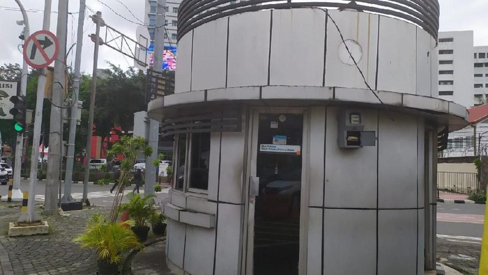 Pospol Lantas Tugu Tani dilempar batu oleh orang tak dikenal