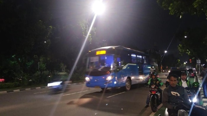 Lalin depan Balai Kota