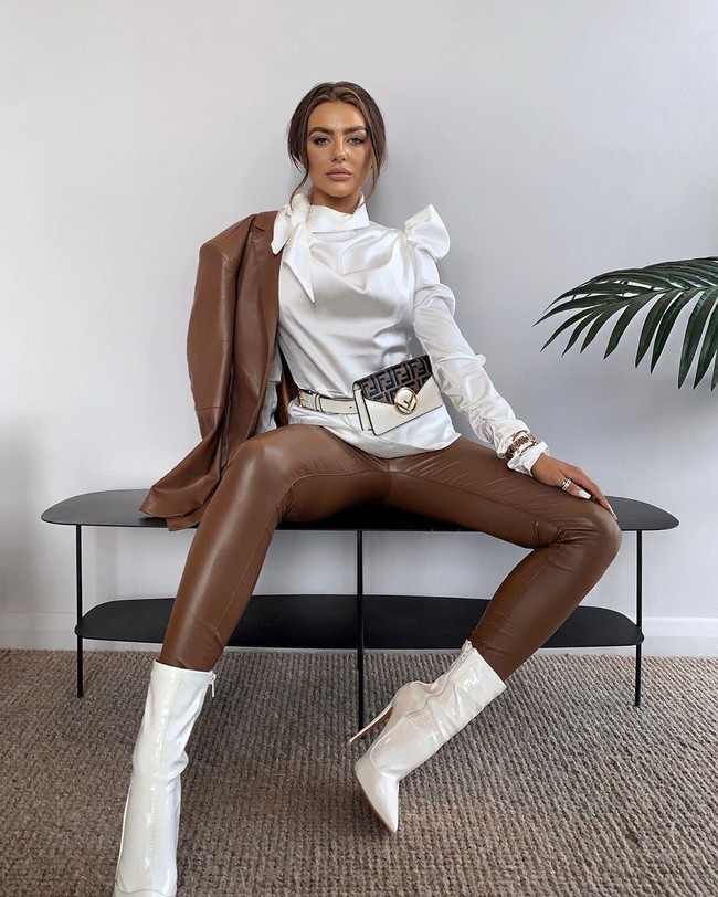 Rosie Williams meraih popularitasnya setelah membintangi reality show televisi Inggris Love Island pada 2018. Dia berhenti dari pekerjaannya sebagai pengacara demi membintangi acara televisi tersebut. Foto: Dok. Instagram @rosieawilliams