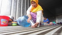 Sejumlah bantuan dari pemerintah dan swasta pun datang silih berganti.