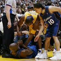 Michael Jordan pernah menyebut hanya Kobe Bryant yang bisa mengalahkannya di lapangan basket. Pernyataan itu diungkapkan Jordan dalam wawancara untuk promosi video game NBA 2K14. Dikutip dari AP, Jordan mengaku punya sejumlah pemain legendaris yang ingin dia lawan dalam duel satu lawan satu di masa emasnya. Saya pikir saya tidak akan kalah. Mungkin saya akan kalah dari Kobe karena dia mencuri semua gaya bermain saya, kata Michael seperti dikutip AP. (Foto: Getty Images/Robert Laberge)