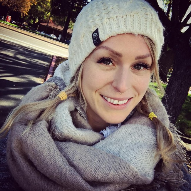 Transformasinya bersamaan dengan ia menurunkan berat badan dengan makan sehat dan olahraga rutin. Cigno pun melakukan implan payudara, operasi hidung, tindik di sana-sini.  Foto: dok. Instagram