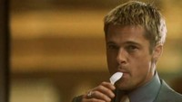 Pemilik nama lengkap William Bradley Pitt ini dikenal luas sebagai aktor sekaligus produser. Parasnya yang tampan membuat Pitt banyak memiliki penggemar. Foto: istimewa