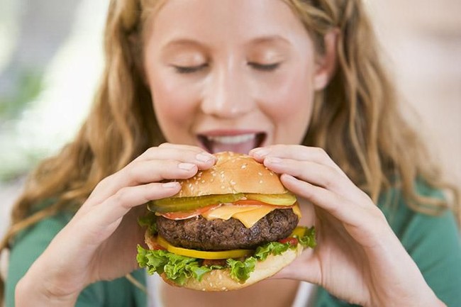 Kacau! Selama Puluhan Tahun Orang-orang Ini Hanya Makan Junk Food Saja