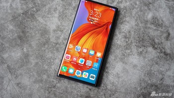 Ada beberapa pembaruan yang disertakan pada Mate Xs. Foto: Sina Mobile