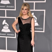 Di tahun yang sama, Duffy yang dikenal dengan penampilannya yang bergaya retro merilis album perdananya yang bertajuk Rockferry. Album tersebut lalu menyabet penghargaan Grammy Awards 2009 untuk kategori Pop Vocal Album. (Foto: Getty Images)