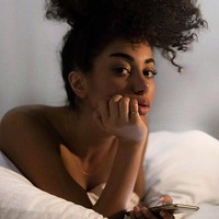 Banyak netizen heran dengan aksi aneh Ilkimtemur tersebut. Tak sedikit dari mereka mengomentari kecerobohannya karena insiden handuknya yang hampir jatuh itu. Foto: Instagram