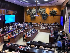 Anies-RK Dicap Tak Berhati Gegara Absen Rapat Banjir di DPR RI