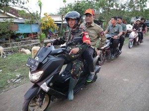 Susuri Posko di Pantura, Mensos Hibur Warga Terdampak Banjir