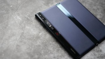 Huawei turut menghadirkan sistem pendingin baru. Foto: Sina Mobile