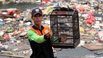 Bikin Mampet, Tumpukan Sampah di Sungai Mookervart Dibersihkan