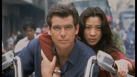 Dalam film tersebut, Michelle beradu peran dengan Pierce Brosnan. Dok. Ist
