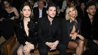 Selain Hailey tampak pula aktor Game of Thrones Kit Harington dan Lily Collins. Getty Images/Pascal Le Segretain