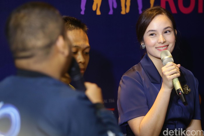 Chelsea Islan Semringah Sambut Hari Perempuan Internasional Menyambut Hari Perempuan Internasional Chelsea Islan turut mendukung kesetaraan gender. Tak sendiri, ia juga ditemani Maudy Koesnaedi.