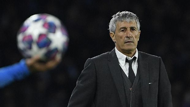 Quique Setien yakin Lionel Messi bertahan di Barcelona.