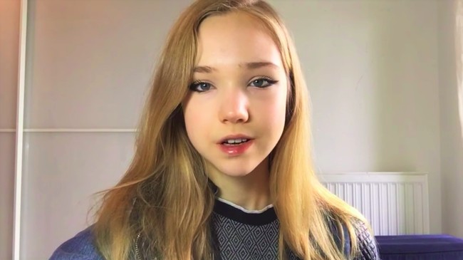 Orang-orang dipaksa dengan agenda yang distopia (menakutkan) dari peringatan iklim yang mengatakan pada kita bahwa kita adalah manusia yang merusak planet dan kita, terutama anak-anak muda, tidak punya masa depan, ungkapnya dalam video di YouTube. Foto: Facebook/YouTube Naomi Seibt