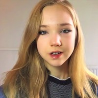 Orang-orang dipaksa dengan agenda yang distopia (menakutkan) dari peringatan iklim yang mengatakan pada kita bahwa kita adalah manusia yang merusak planet dan kita, terutama anak-anak muda, tidak punya masa depan, ungkapnya dalam video di YouTube. Foto: Facebook/YouTube Naomi Seibt