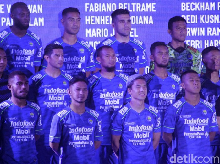 Persib Bandung meluncurkan tim dan jersy untuk mengarungi Shopee Liga 1 2020. Jersey utama Persib masih dominan menggunakan warna biru.