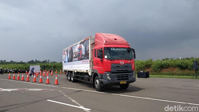 Adu Skill Sopir Truk UD Trucks
