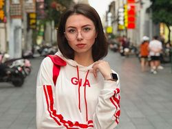 Sosok Model Ukraina Menawan yang Enggan Tinggalkan Wuhan