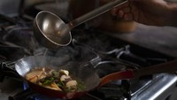Jamur dan berbagai sayuran lain yang diproduksi oleh perusahaan Le Champignon de Bruxelles itu pun telah dipasarkan ke publik. Seorang koki bernama Chef Benjamin Gaugue menyebut jamur produksi perusahaan Le Champignon de Bruxelles itu memiliki rasa yang gurih. Ia pun mengapresiasi perusahaan itu karena tak hanya mencari keuntungan dari konsep urban farming tapi juga mengimplementasikan bentuk ekonomi melingkar dalam konteks perkotaan. Pasalnya setalah jamur itu panen, substrat yang sebelumnya digunakan untuk menanam jamur dapat digunakan lagi sebagai pakan ternak atau pupuk organik yang diberikan gratis kepada petani setempat.