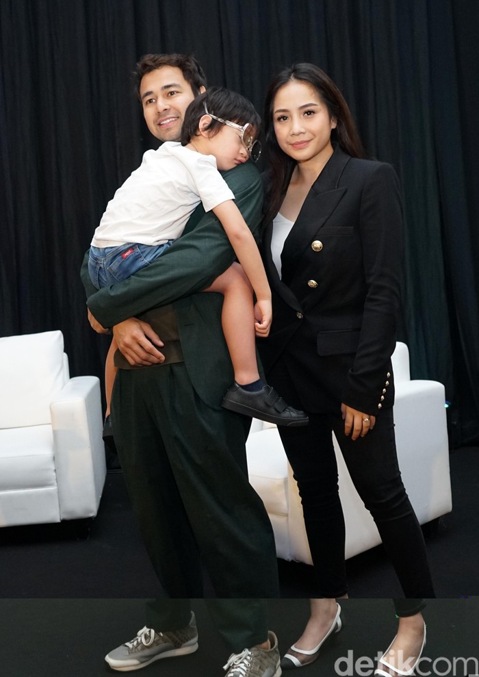 Raffi Ahmad Raffi Ahmad dan Nagita Slavina saat dijumpai di kawasan Gatot Subroto.