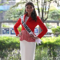 Jihane Almira adalah satu dari 39 finalis Puteri Indonesia 2020 yang mewakili 34 provinsi. Selama sepekan ke depan mereka akan menjalani karantina hingga malam final. Acara puncak Pemilihan Puteri Indonesia 2020 akan digelar di Jakarta Convention Center pada Jumat (6/3/2020). Miss Universe 2019 Zozibini Tunzi, Miss International 2019 Sireethorn Leearamwat dan Miss Supranational 2019 Anntonia Porsild akan menghadiri acara tersebut. Foto: Agung Pambudhy
