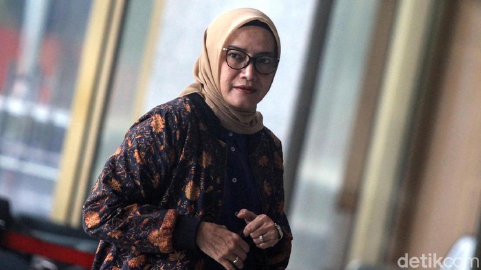 Komisioner KPU Evi Novida Ginting Manik kembali diperiksa KPK. Evi diperiksa terkait kasus suap pergantian antarwaktu (PAW) anggota DPR yang jerat Harun Masiku.