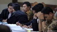 Mantan Direktur Utama (Dirut) PTPN III Dolly Parlagutan Pulungan dan mantan Direktur Pemasaran PTPN III I Kadek Kertha Laksana menjalani sidang lanjutan di Pengadilan Tipikor Jakarta, Rabu (26/2/2020).