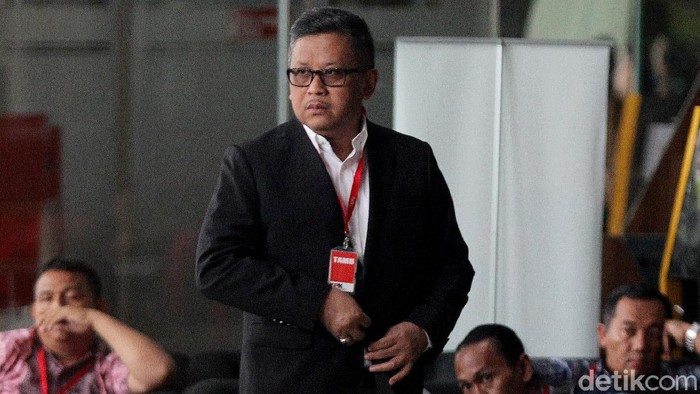 Sekjen PDIP Hasto Kristiyanto memenuhi panggilan KPK. Ia menjalani pemeriksaan terkait kasus suap PAW anggota DPR yang menjerat Harun Masiku.