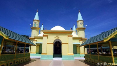 Foto: Pulau Penyengat & Masjid Bersejarah dari Putih Telur
