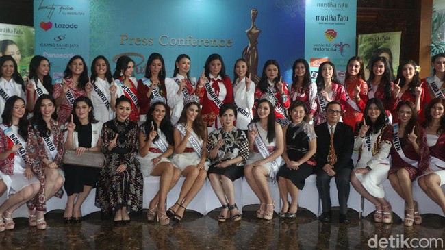 Untuk kesempatan tersebut, para finalis kompak dalam balutan busana serba merah-putih yang merepresentasikan semangat kesatuan Indonesia.  Foto: Agung Pambudhy
