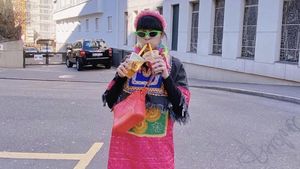 Inspiratif, Baju-baju Gemas Ini Dibuat Diana Rikasari dari Baju Bekas
