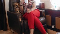 Kini, Maia Estianty sudah menjadi istri dari seorang pengusaha terkenal Irwan Mussry. Melalui instagramnya ia sering membagikan momen kemesraan mereka berdua mulai dari makan romantis hingga masak bersama. Foto: Instagram @maiaestiantyreal