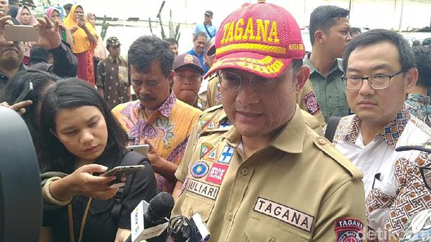 Keseruan Mensos Nyanyi Potong Bebek Angsa di Pengungsian Banjir Jateng