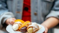 Meski sang pemilik menghilang begitu saja. Tapi keluarga mafia ini masih menjalankan Caffe Roma hingga sekarang. Kafe ini terkenal dengan aneka pastry yang enak dan jadi tempat ngopi populer. Foto: Instagram/Ist
